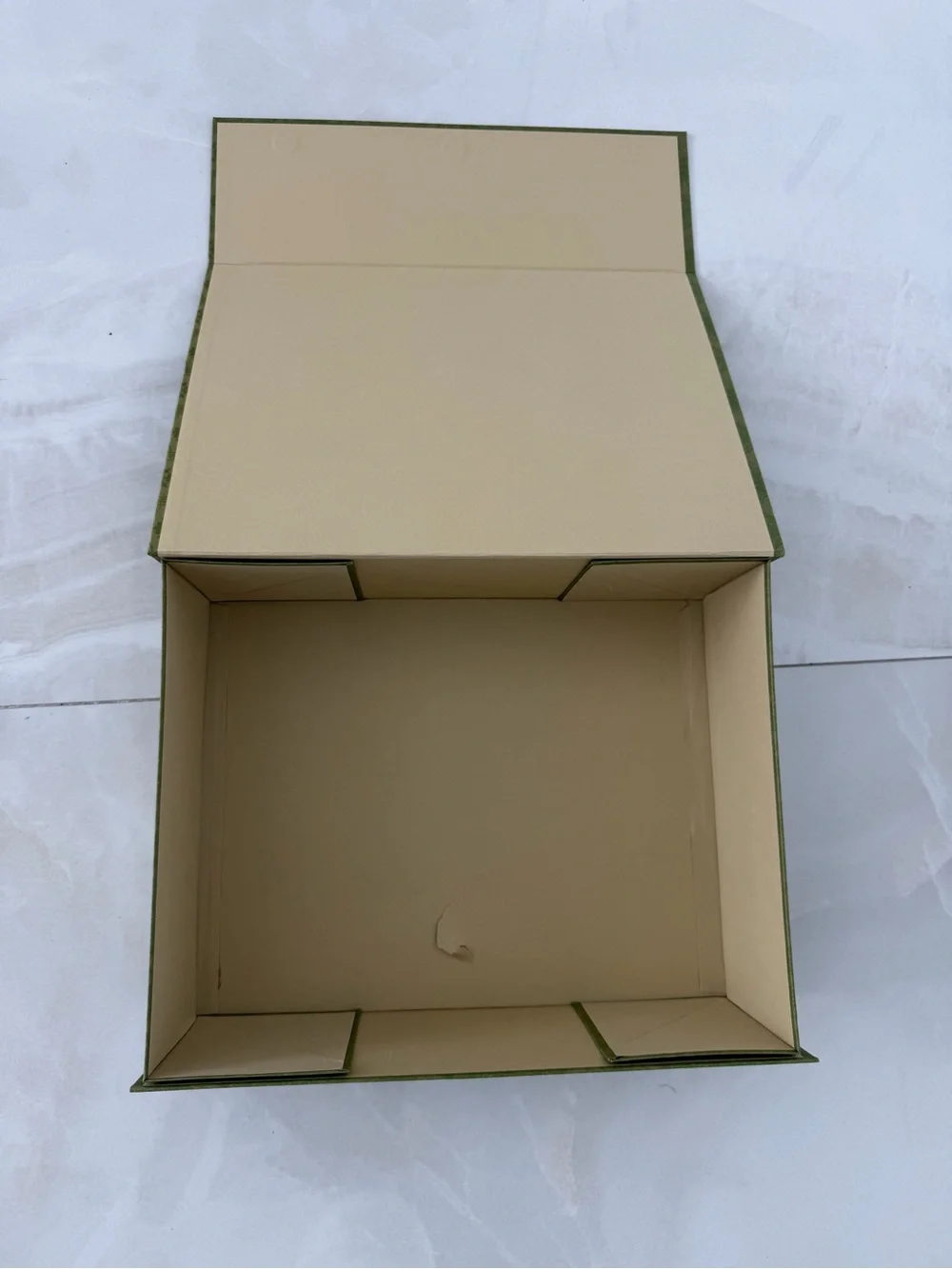 Gucci Large Green Magnetic Close Gift Box with Logo Ribbon - Picture 11 of 14